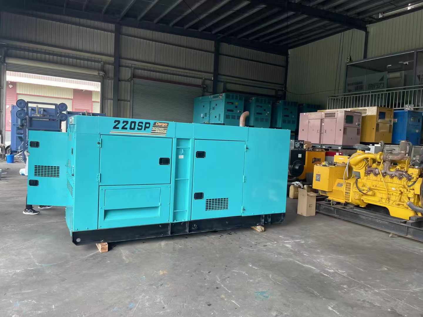 儋州柴油发电机组长期不间断运行时，如何监控其温度和压力？